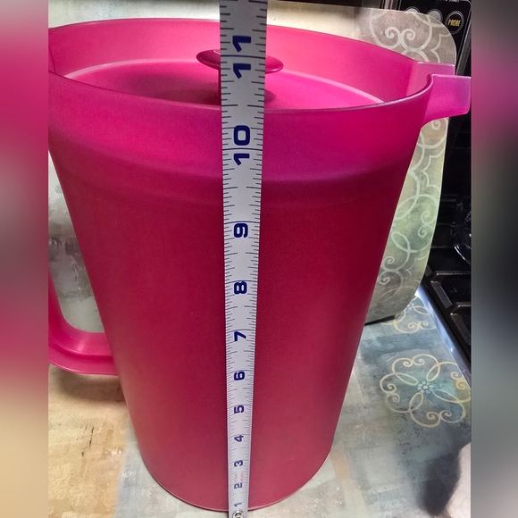 Tupperware Pink Pitcher with Lid 1 Gal - Picture 10 of 10